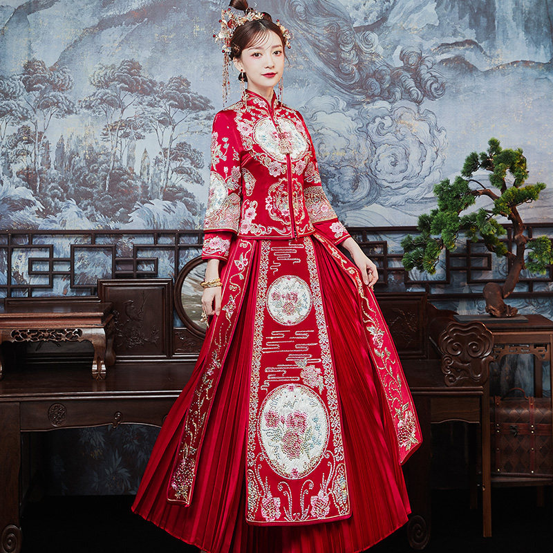 XiuHe High quality Red Chinese Wedding Dress Female Cheongsam Gold Slim Chinese Traditional Hexiu Women Qipao for Wedding Party
XiuHe High quality Red Chinese Wedding Dress Female Cheongsam Gold Slim Chinese Traditional Hexiu Women Qipao for Wedding Party