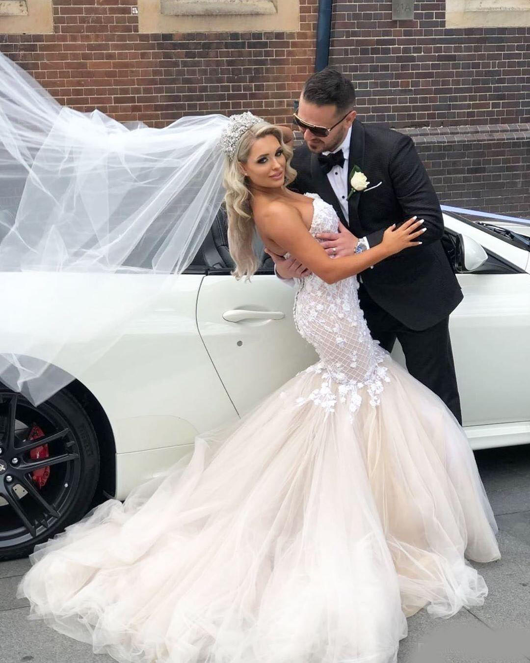 Sweetheart Tulle Mermaid Wedding Dresses Lace Appliques Buttons Back Robe de mariee Custom Made Garden Wedding Gowns