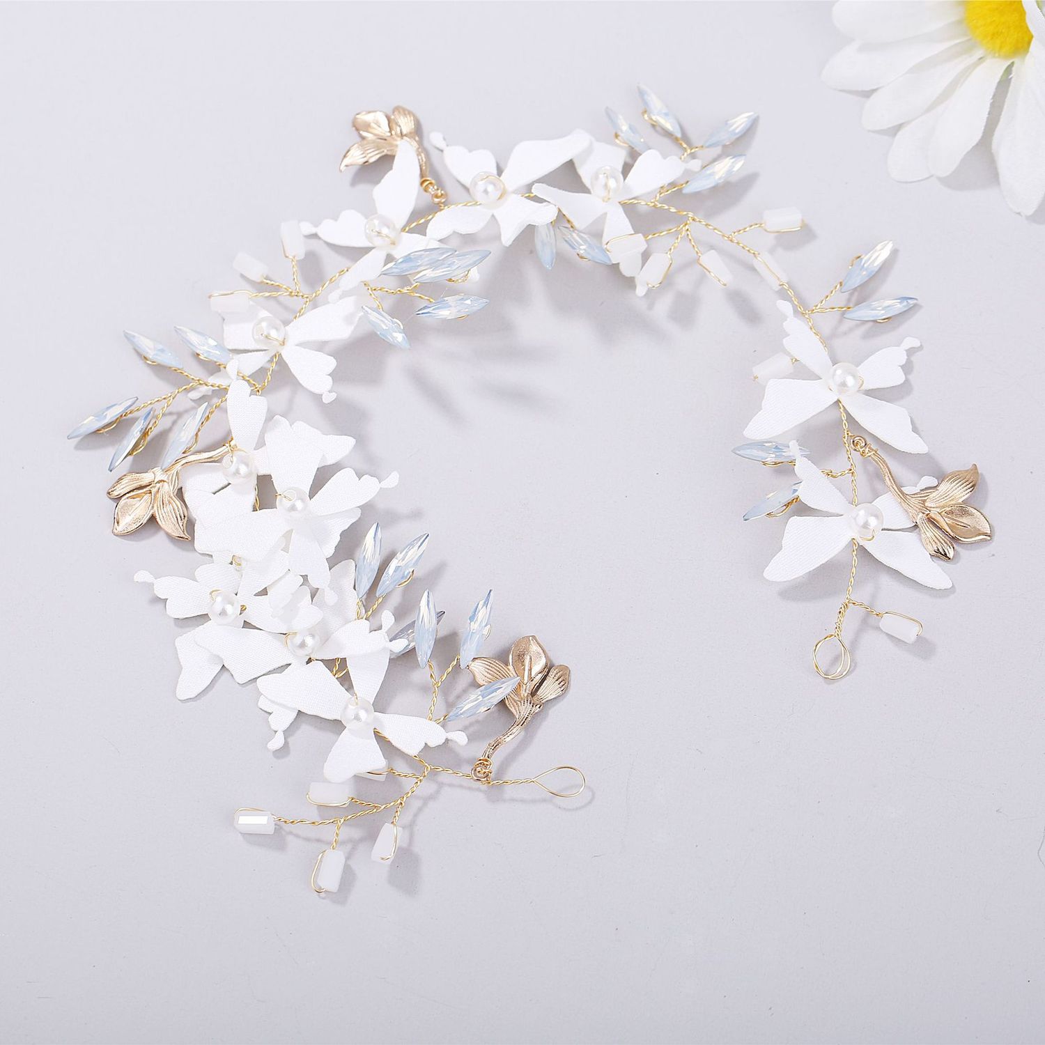 Korean Bride Girl Hair Decorate Manual White Butterfly Protein Drill Crystal Soft Chain Hair Band Headwear
Korean Bride Girl Hair Decorate Manual White Butterfly Protein Drill Crystal Soft Chain Hair Band Headwear