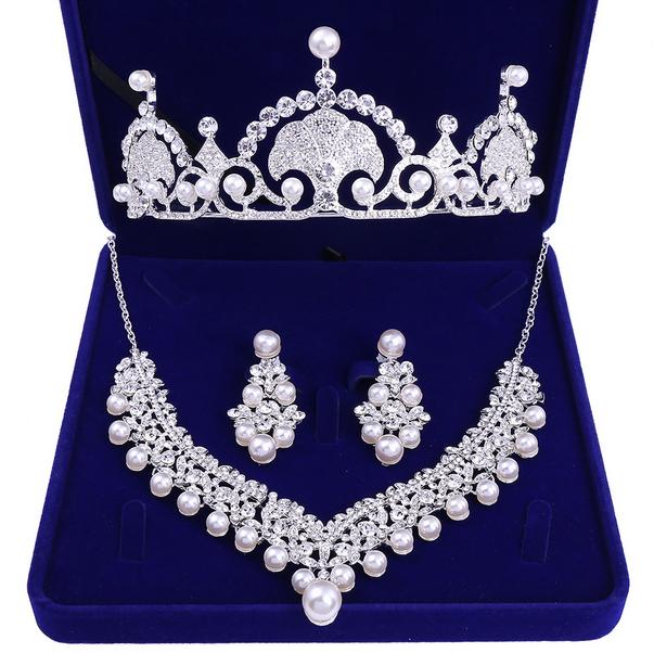 Best-selling high-end bride wedding crown necklace earrings three-piece set pearl with white rhinestones handmade fine craft free shipping
Best-selling high-end bride wedding crown necklace earrings three-piece set pearl with white rhinestones handmade fine craft free shipping