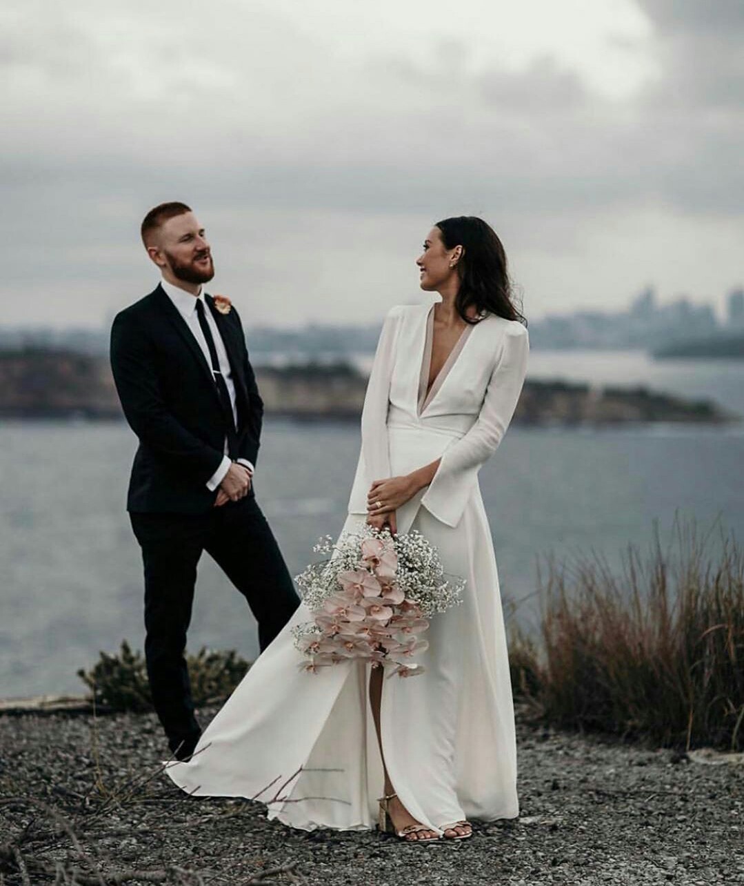 Elegant Bohemian Country Wedding Dresses Deep V Neck Long Sleeve Bridal Gowns Side Split A Line Beach Wedding Gowns