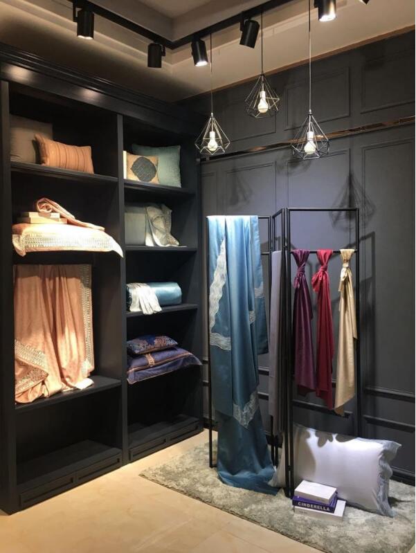 Iron clothing store display floor racks Commercial Furniture clothes racsk Middle island concise creative screen partition folding shelf
