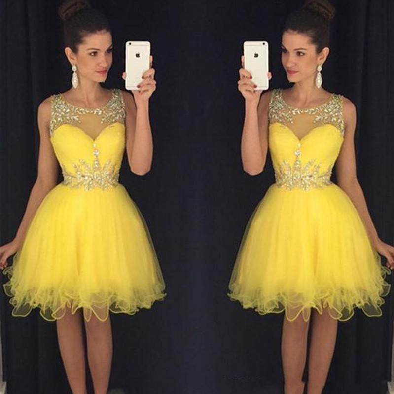 2020 Bling Yellow Homecoming Dresses Sheer Crew Neck Beaded Crystals Tulle Short Mini Prom Gowns vestido formatura curto Cocktail Dresses, Silver
2020 Bling Yellow Homecoming Dresses Sheer Crew Neck Beaded Crystals Tulle Short Mini Prom Gowns vestido formatura curto Cocktail Dresses, Silver