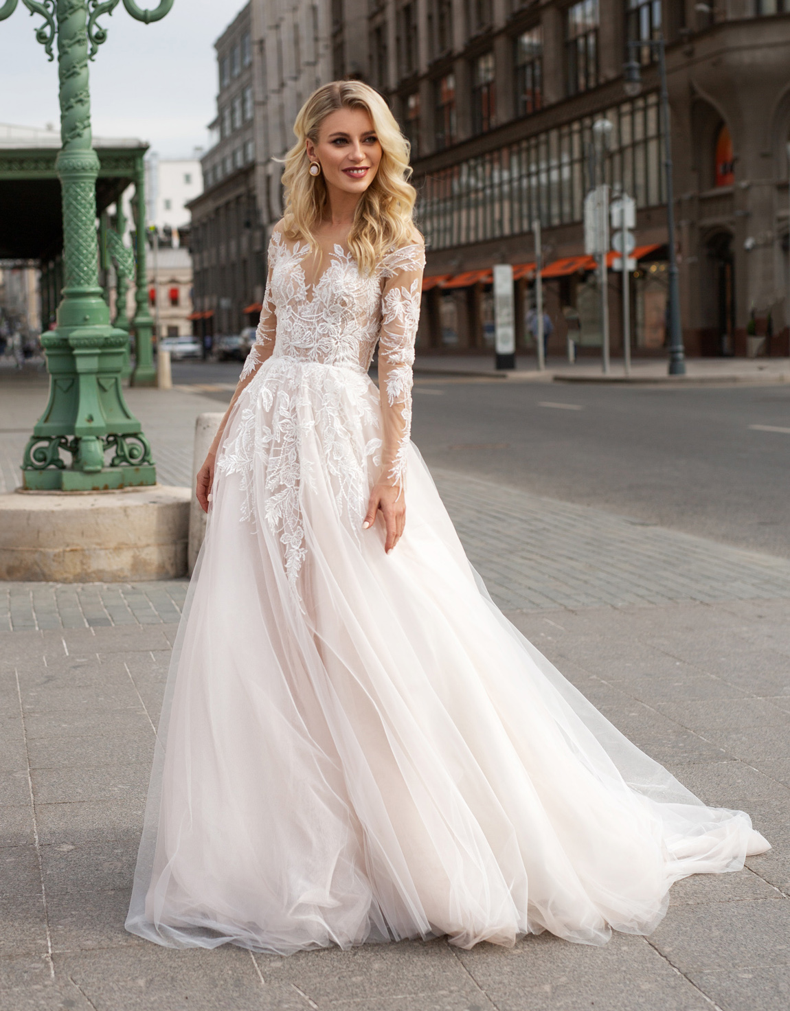 Bohemian Wedding Dresses Sheer Neck Lace Appliques Bridal Gowns Beach Boho Long Sleeve Sweep Train Wedding Dress