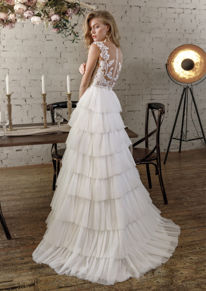 Lace Amazing Tiered Wedding Dresses Sheer Bateau Neck Appliqued Bridal Gowns A E Sweep Train Tulle Robe De Mari E