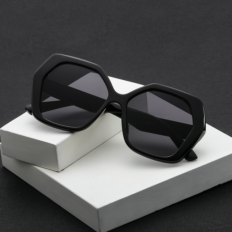 New Oversized Women 2020 Sunglasses Brand Designer Big Frame Flat Top Sun Glasses Women Summer Shades UV400 Outdoor Classic Sunglasses Z3346
New Oversized Women 2020 Sunglasses Brand Designer Big Frame Flat Top Sun Glasses Women Summer Shades UV400 Outdoor Classic Sunglasses Z3346