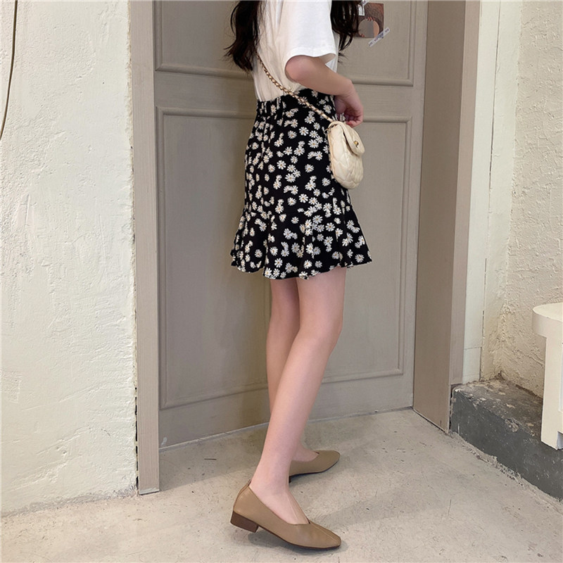 Pleated Skirt Women Summer Lotus Leaf Floral Black Small Daisy Print Flower Korean-Style A-Line Bag Hip Bud Midi Skirt Lady
Pleated Skirt Women Summer Lotus Leaf Floral Black Small Daisy Print Flower Korean-Style A-Line Bag Hip Bud Midi Skirt Lady