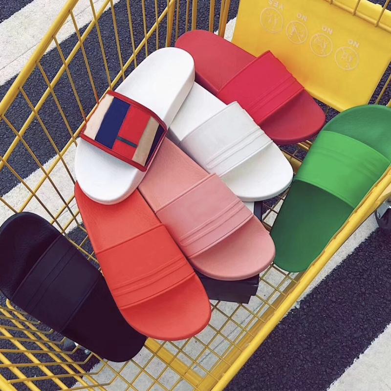 2019 luxury Designer Summer rubber slide sandal for Men and women Flat slipper bright colorful summer feel permeating Beach flip flops, With box
2019 luxury Designer Summer rubber slide sandal for Men and women Flat slipper bright colorful summer feel permeating Beach flip flops, With box