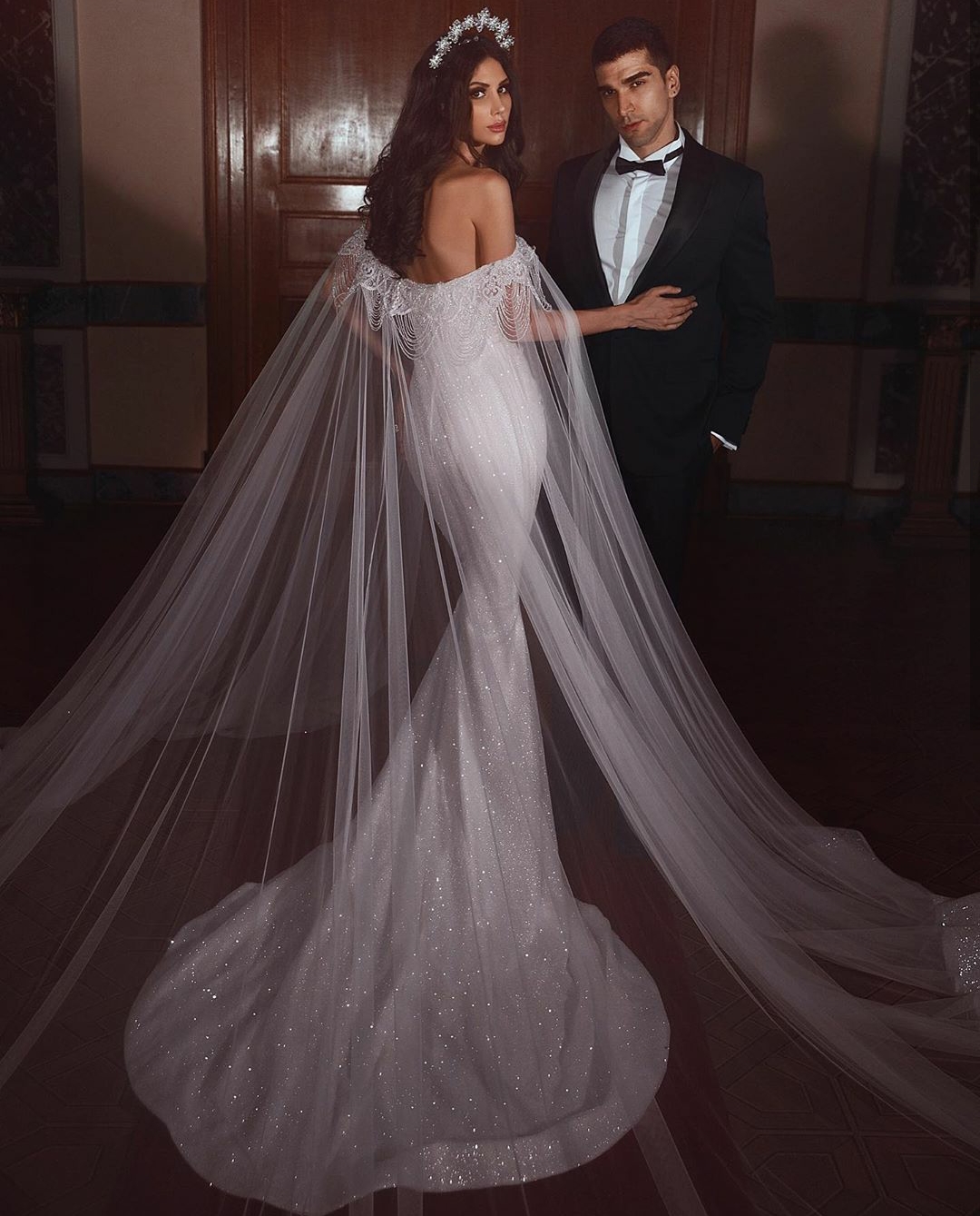 2020 Arabic Mermaid Wedding Dresses with Off Shoulder Long Wrap Luxurious Sequined Tassels Bridal Dress Vintage Crystals Wedding Gowns