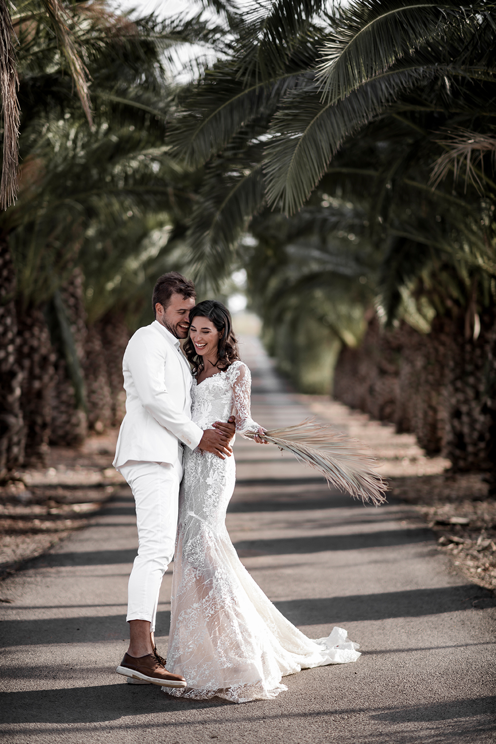 gorgeous mermaid wedding dresses lace appliqued long sleeve v neck bridal gowns sweep train robe de marie