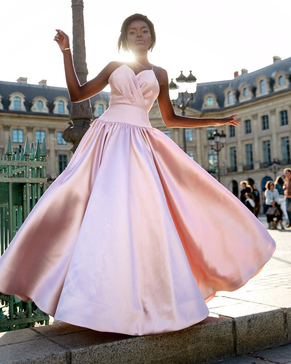 Sexy V-Neck Backless Long Prom Dresses Elegant Pink Spaghetti Strap Empire A-Line Prom Gowns with Pleat Vestidos De Festa