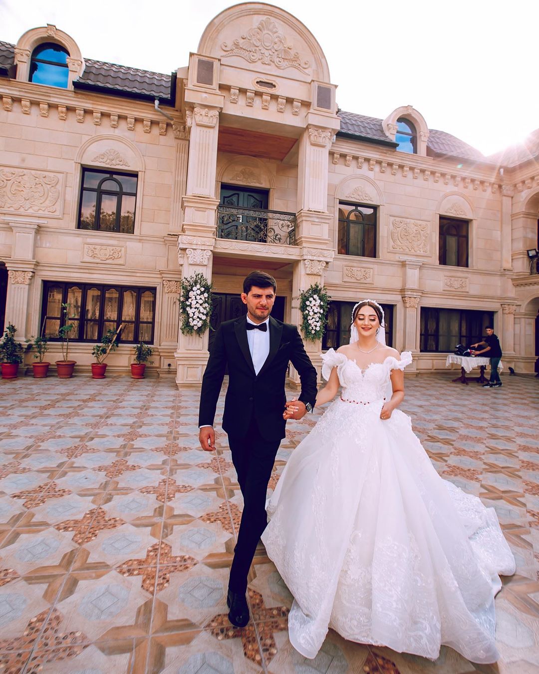 Lace Wonderful Sequined Wedding Dresses Off The Shoulder Neck Appliqued Beaded Bridal Gowns Sweep Train A Line Robe De Marie