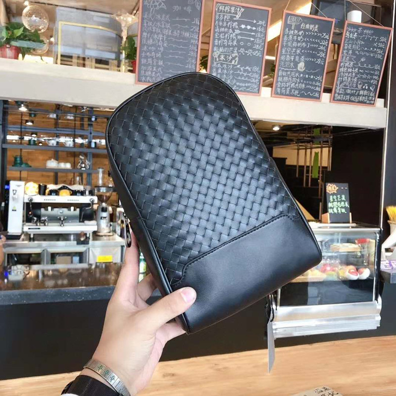 6cGs Fashion Designer Bag Mens Woven Chest Hand Leather Crossbody Genuine Black Ticket With Small Shoulder Iupsi
6cGs Fashion Designer Bag Mens Woven Chest Hand Leather Crossbody Genuine Black Ticket With Small Shoulder Iupsi
