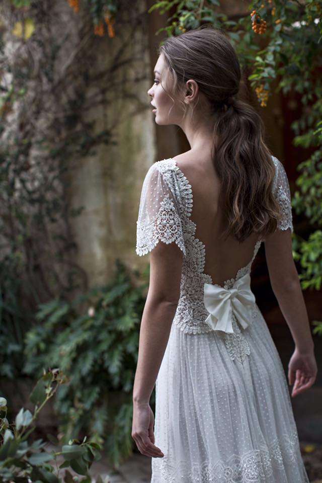 Asaf Dadush V Neck Wedding Dresses Bohemian Short Sleeve Lace Appliqued Wedding Dress A Line Beach Garden Bridal Gowns Robe De Mariee