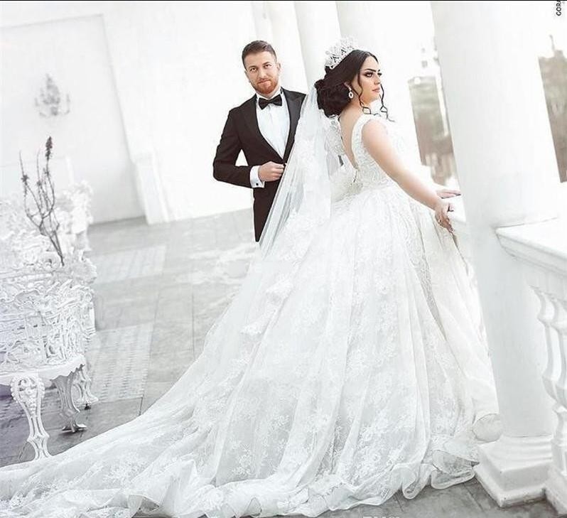 2020 Saudi Arabic Ball Gown Princess Wedding Dresses V-Neck Lace Appliques Corset Back Plus Size Mariage Gowns Court Train Robe De Mariee