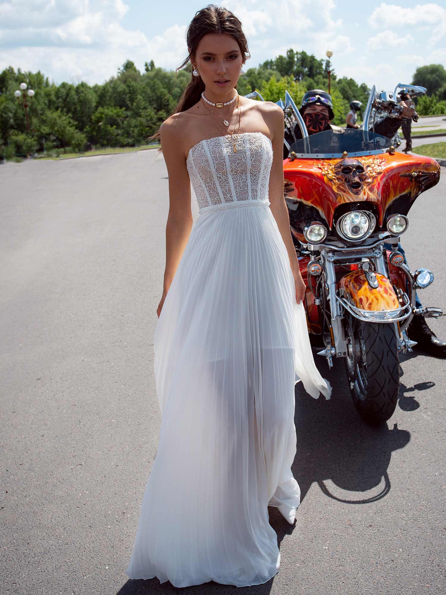 Beach Chiffon Wedding Dresses Sexy Strapless Sequins Ruched Bridal Gowns Illusion Sweep Train Backless Bohemian Wedding Dress