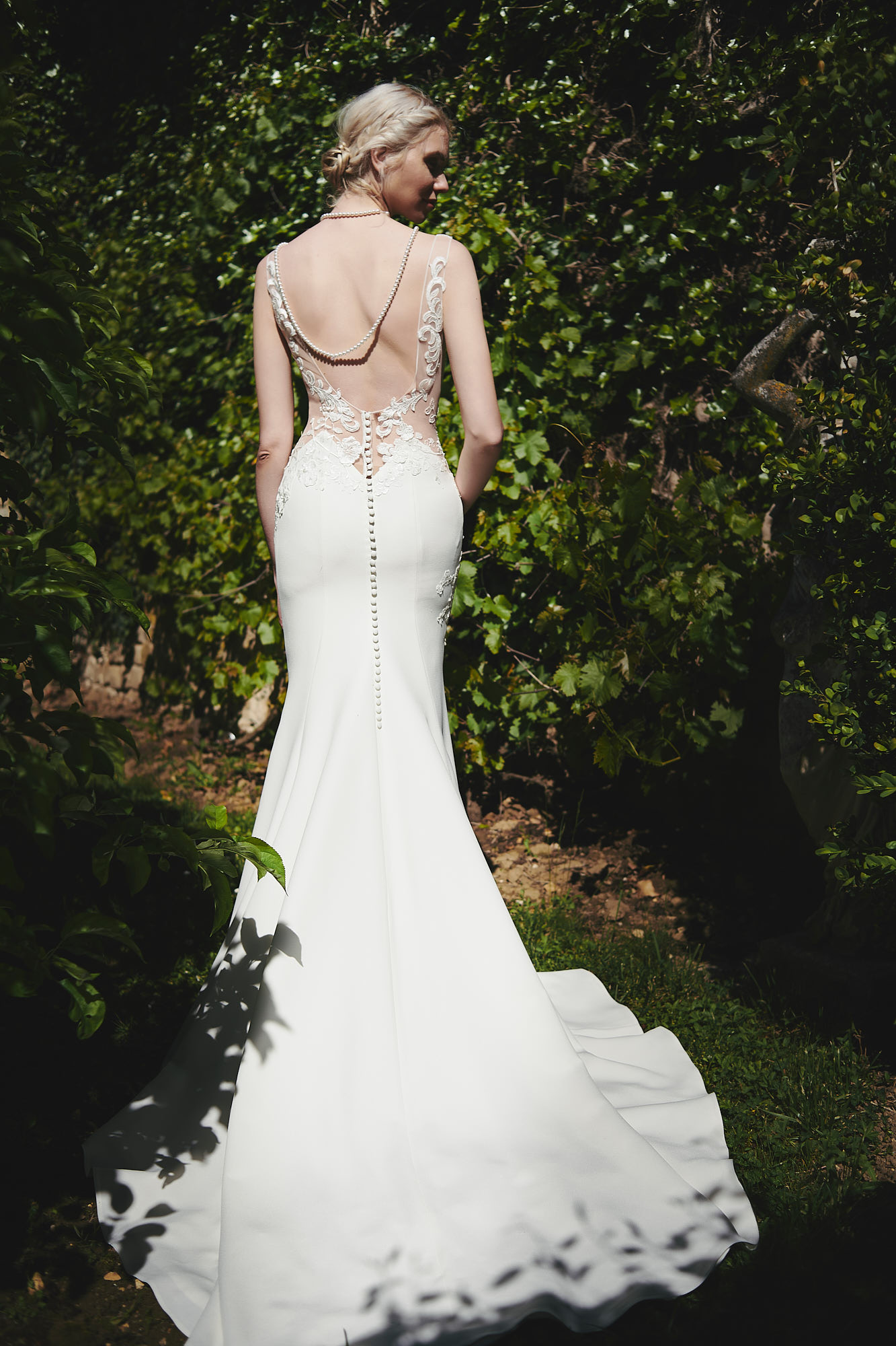 Hot Sell Cymbeline Wedding Dresses V Neck Sleeveless Satin Lace Applique Backless Wedding Gown Sweep Train Custom robe de mariée, Silver
Hot Sell Cymbeline Wedding Dresses V Neck Sleeveless Satin Lace Applique Backless Wedding Gown Sweep Train Custom robe de mariée, Silver