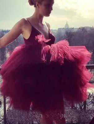 Dark Red Short Prom Dresses Spaghetti Straps Puffy Tulle Ball Gown Girls Cocktail Dress Tiered Skirts Cheap Evening Dresses robes de soirée