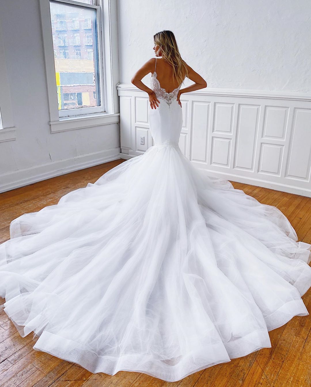 Lace Mermaid White Backless Wedding Dresses Spaghetti Straps Appliqued Bridal Gowns Cathedral Train Tulle Trumpet Robe De Marie
