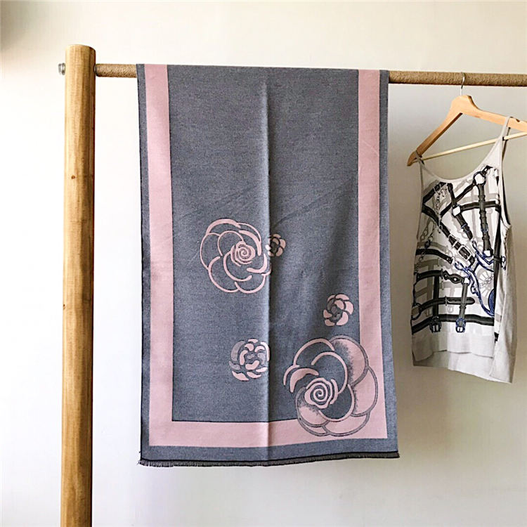 Fashion-New autumn and winter women's scarf and shawl designer cashmere multi-functional fashion scarf
Fashion-New autumn and winter women's scarf and shawl designer cashmere multi-functional fashion scarf