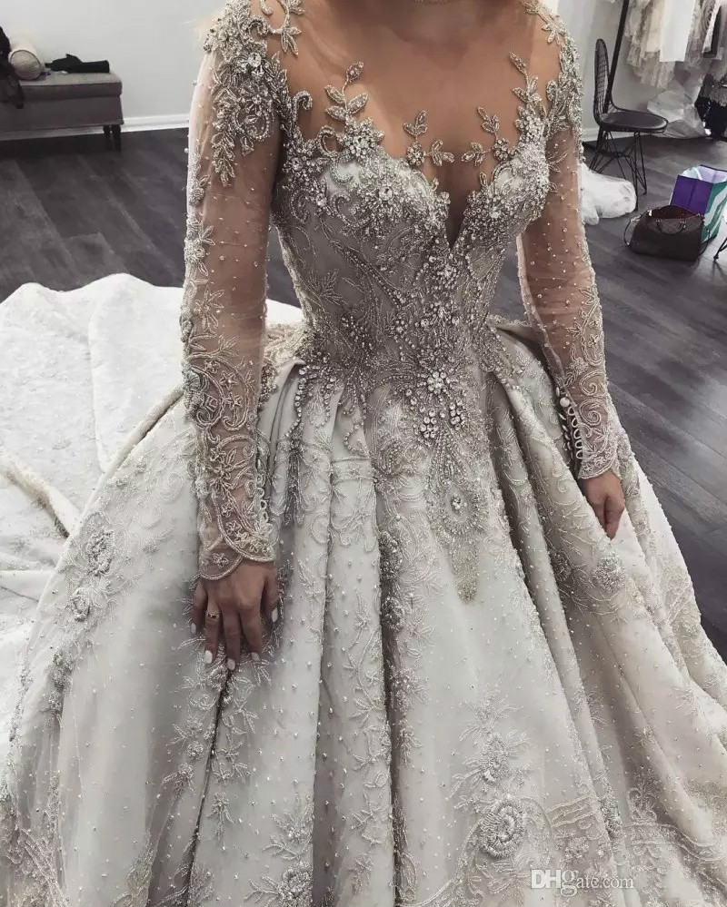 Long Sleeves Lace Ball Gown Wedding Dresses Rhinestone Jewel Neck Vintage Luxury Wedding Dress Full Beads Embroidery Country Bridal Gowns