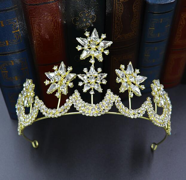 Latest European and American Hot Selling Bride Snowflake Crystal Crown Baroque Exquisite Handmade Wedding Bridal Hoop Party Birthday Headdre
Latest European and American Hot Selling Bride Snowflake Crystal Crown Baroque Exquisite Handmade Wedding Bridal Hoop Party Birthday Headdre