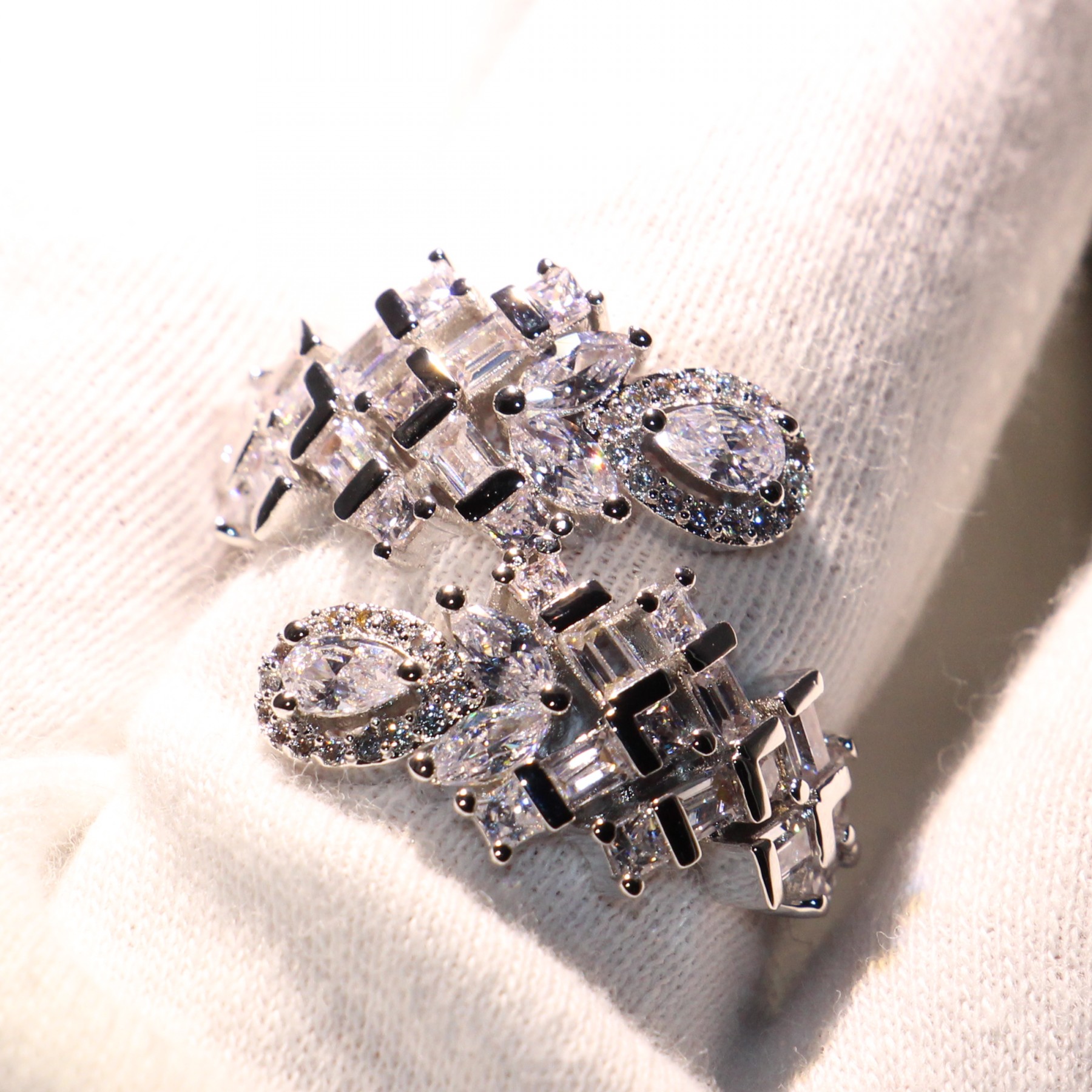 Wholesale Arrival Stunning Luxury Jewelry 925 Sterling Silver Open Ring Snake White Topaz CZ Diamond Eternity Women Wedding Adjustable Rings
Wholesale Arrival Stunning Luxury Jewelry 925 Sterling Silver Open Ring Snake White Topaz CZ Diamond Eternity Women Wedding Adjustable Rings