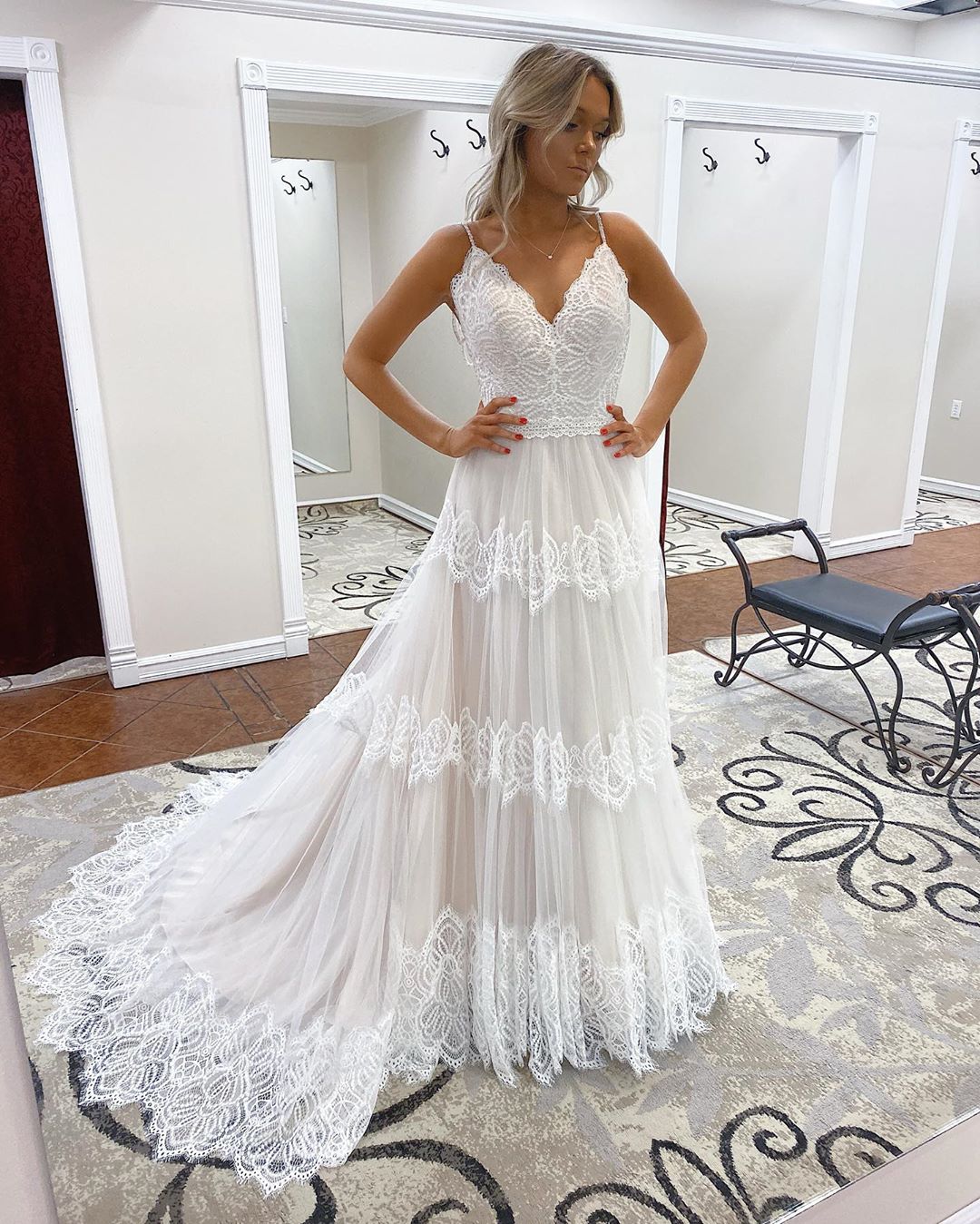 Backless Stunning Lace Beach Wedding Dresses V Neck Bohemian Bridal Gowns A Line Sweep Train Tulle Robe De Marie
