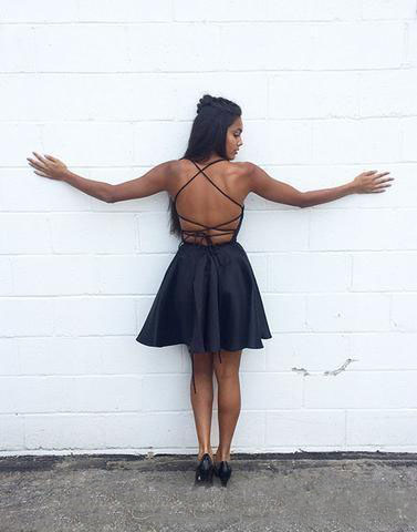 Sexy Criss Cross Back Little Black Cocktail Dresses Spaghetti Straps Satin Short Homecoming Party Gowns Graduation Dresses