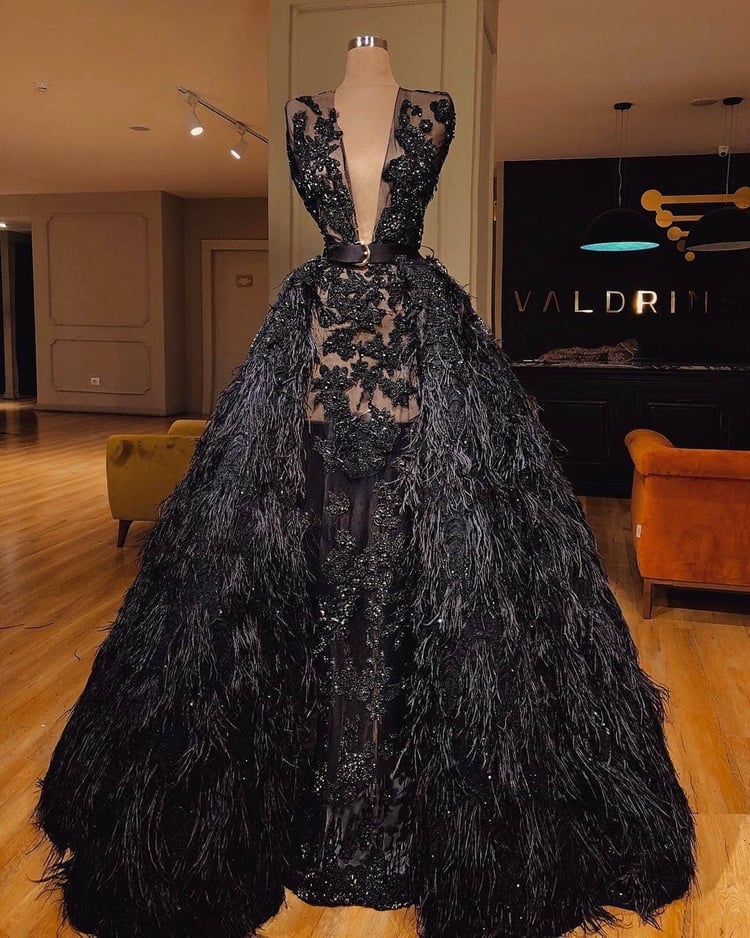 Gorgeous Black Evening Dresses Major Beads Appliques Feather Deep V Neck Detachable Train Luxury Prom Dress Cap Sleeve Formal Party Gowns