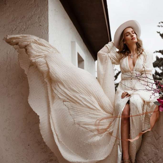 Bohemian Wedding Dresses V Neck Sweep Train Front Split Pearls Long Sleeve Bridal Gowns Custom Made Vintage Wedding Dress Boho Style