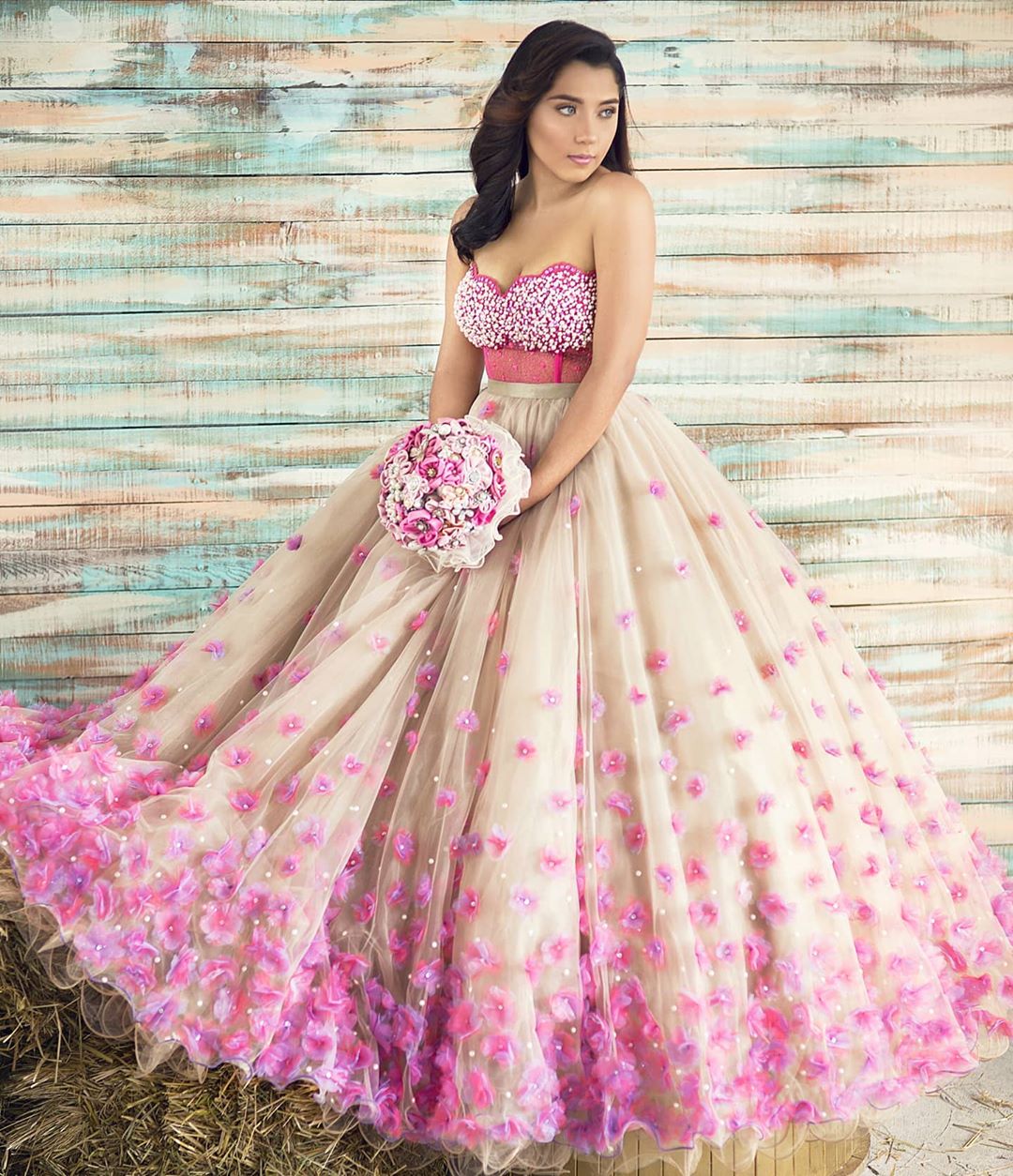 Luxurious Sexy Beaded Quinceanera Prom Dresses Hand Made Flowers Ball Gown Tulle Evening Party Sweet 16 Dress ZJ128