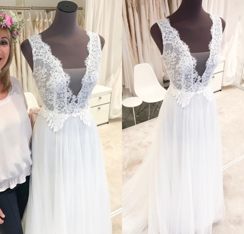 Customized A Line Wedding Dresses Lace V Neck Applique Wedding Dresses Tulle Sweep Train Bridal Gowns Vestidos De Novia, Orange
Customized A Line Wedding Dresses Lace V Neck Applique Wedding Dresses Tulle Sweep Train Bridal Gowns Vestidos De Novia, Orange