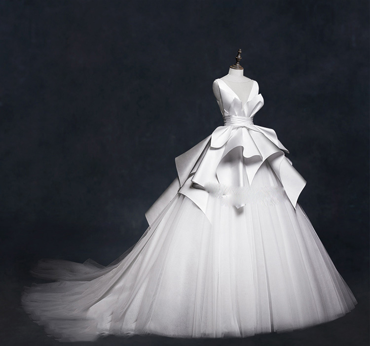 Vintage 2019 Wedding Dresses Ruffles Ruched Elegant Bridal Gowns V-neck Backless High End Wedding Gowns Vestido De Noiva