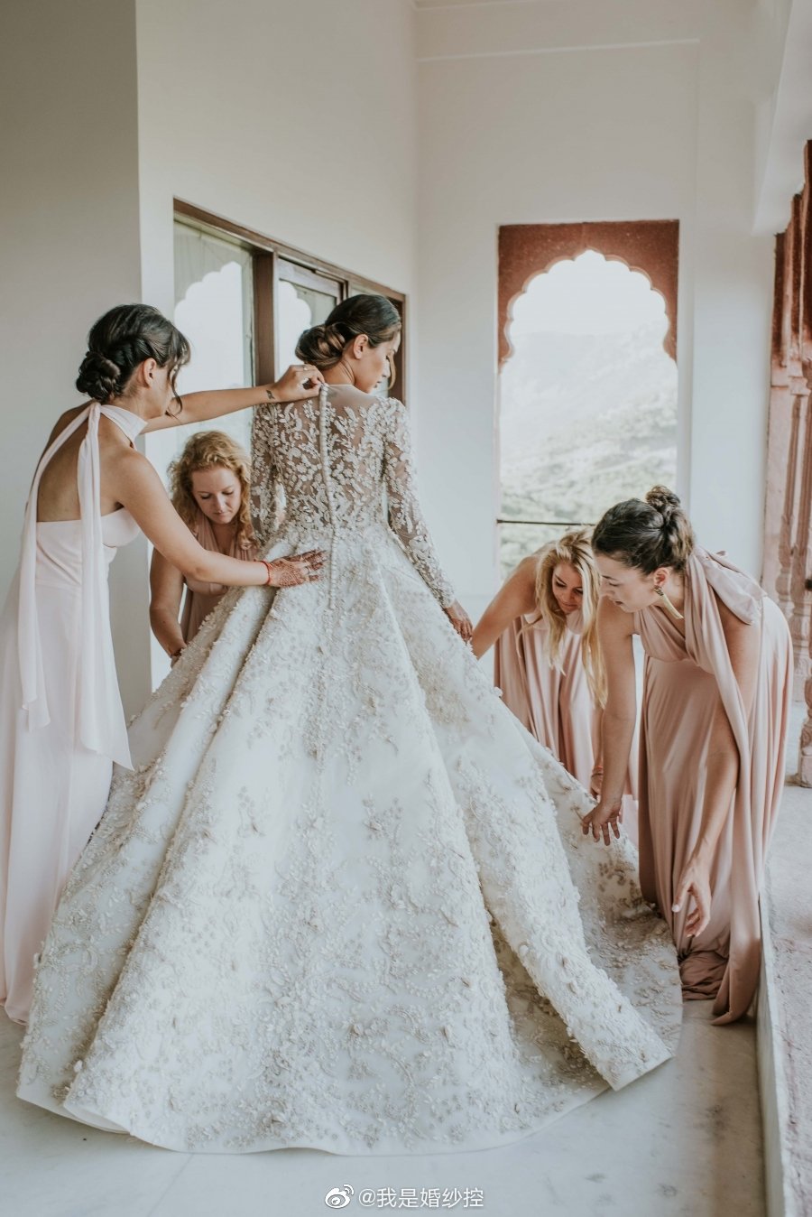 Embroidery High Low Wedding Dresses Bridal Gowns Lace Beads A Line Robe De Mariee Custom Made Jewel Neck Long Sleeve Wedding Gowns