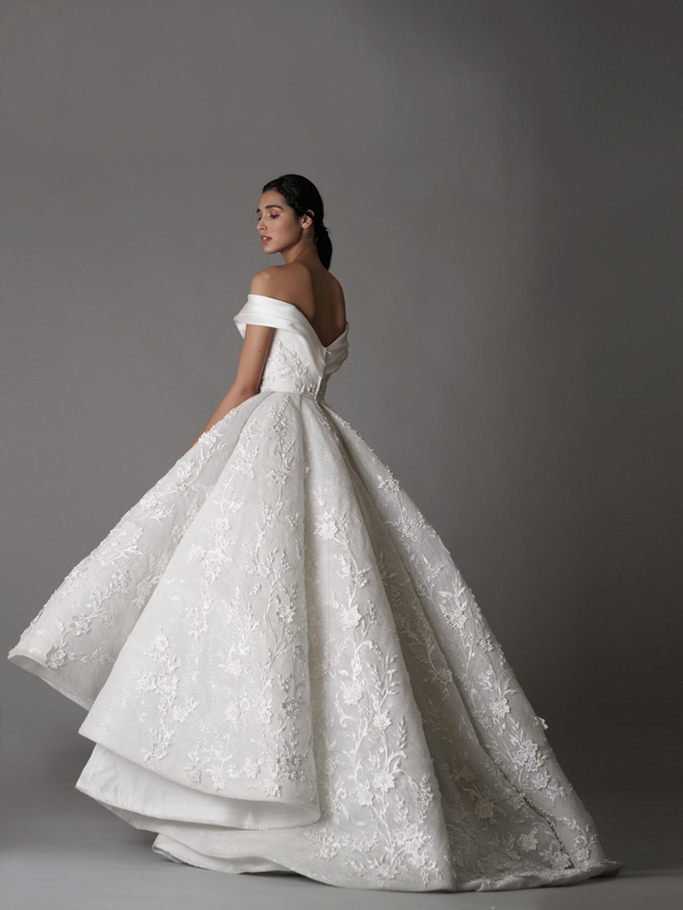 2019 Luxury Wedding Dresses Off The Shoulder Lace 3D Floral Appliqued High Low Bridal Gowns Sweep Train Custom Made Vintage Wedding Dress