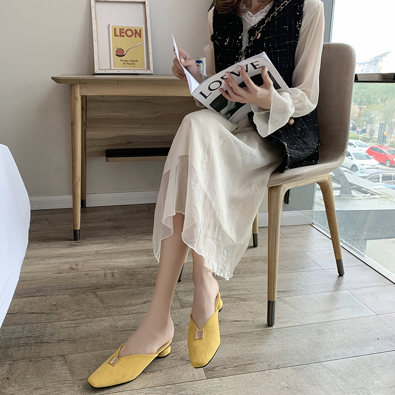 V Mouth Flock Mules Shoes Women Round Heel Slippers Summer Metal Decoration Elegant Mid Heel Slippers Sandals Women 2020, Black
V Mouth Flock Mules Shoes Women Round Heel Slippers Summer Metal Decoration Elegant Mid Heel Slippers Sandals Women 2020, Black