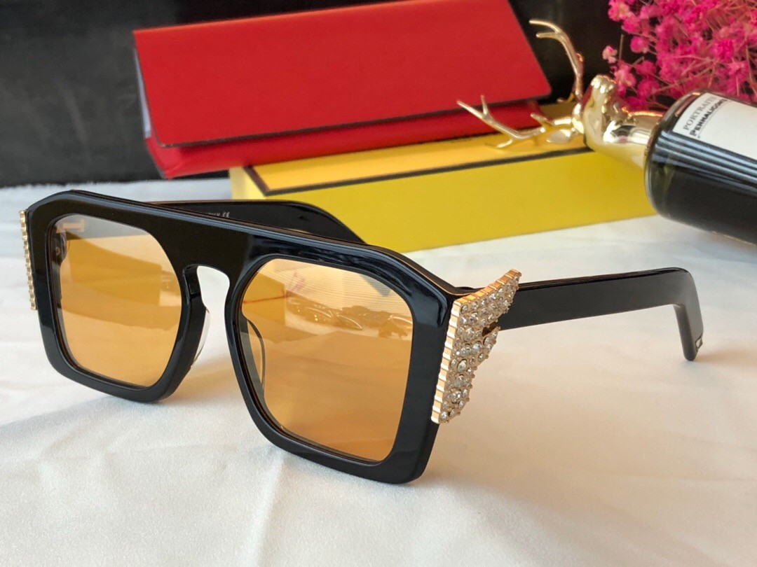0381 Sunglasses Women Diamond Fashion Designer Popular Charming Goggles Sunglasses Top Quality UV400 Protection Sunglasses Come With Package
0381 Sunglasses Women Diamond Fashion Designer Popular Charming Goggles Sunglasses Top Quality UV400 Protection Sunglasses Come With Package