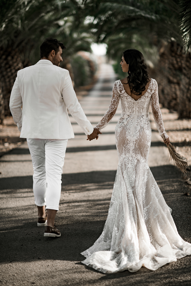 gorgeous mermaid wedding dresses lace appliqued long sleeve v neck bridal gowns sweep train robe de marie