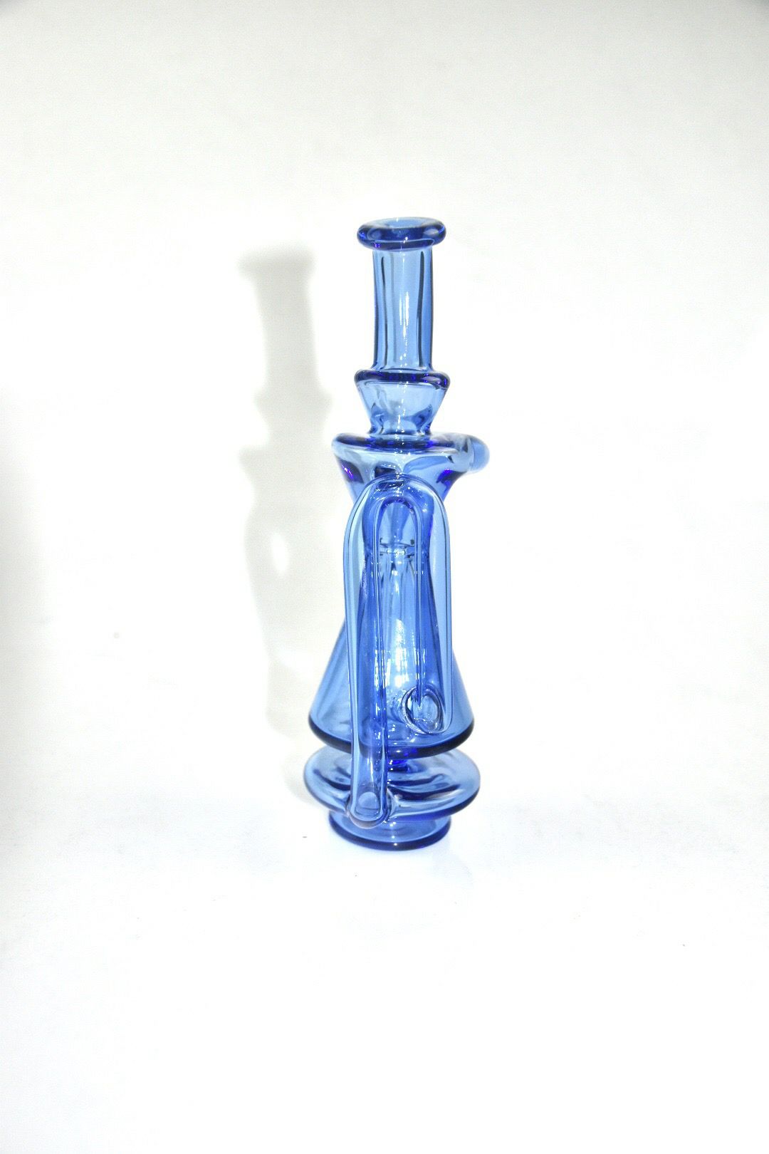 Blue 3-section recyclersmoking pipe, glass hookah,carta or peak oil rig bong, 14mm joint, welcome to order
Blue 3-section recyclersmoking pipe, glass hookah,carta or peak oil rig bong, 14mm joint, welcome to order