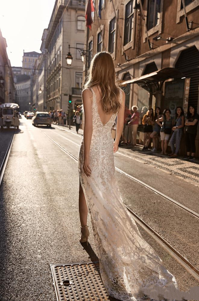 Split Beach Wedding Dresses Mermaid Spaghetti V Neck Sleeveless Lace Sweep Train Applique Wedding Dress Vestido de novia Bridal Gowns
