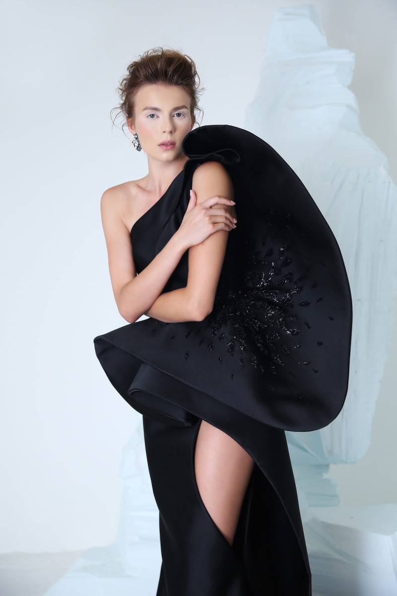 Azzi Osta 2019 Black Mermaid Prom Dresses One Shoulder Side Split Beaded Celebrity Party Gowns Sweep Train Long Formal Evening Dress