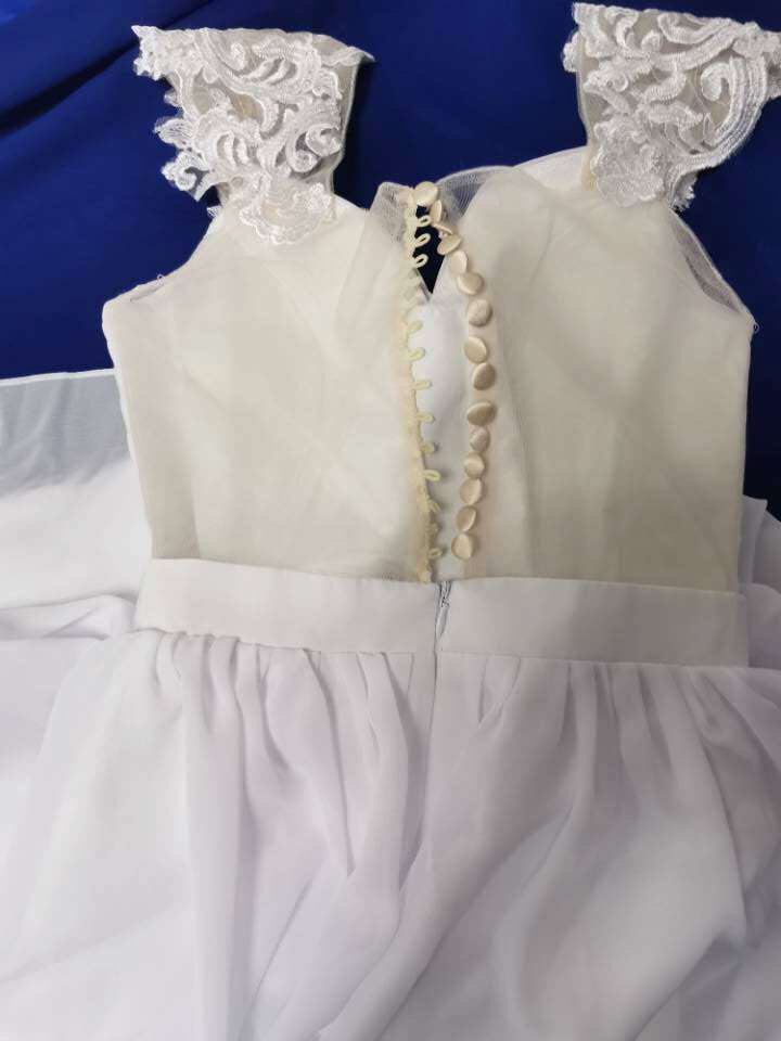New Cap Sleeves Wedding Dress 2020 V Neck Chiffon Appliques Illusion Buttons Back Beach Bridal Dress Cheap High quality Wedding Gowns