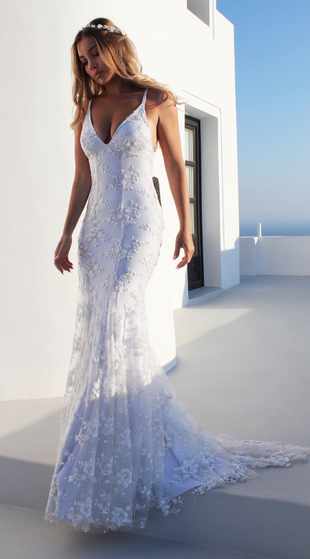 Romantic White Mermaid Dresses Spaghetti Straps Lace Appliques Beaded Wedding Dress With Sweep Train Backless Bridal Gowns
