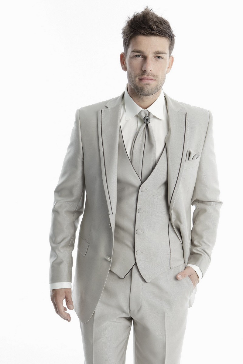 2019 Handsome Three Pieces Groomsmen Suits Custom Made Modest Peaked Lapel Slim Fit Mens Business Wedding Suits(Jacket+Vest+Pants)