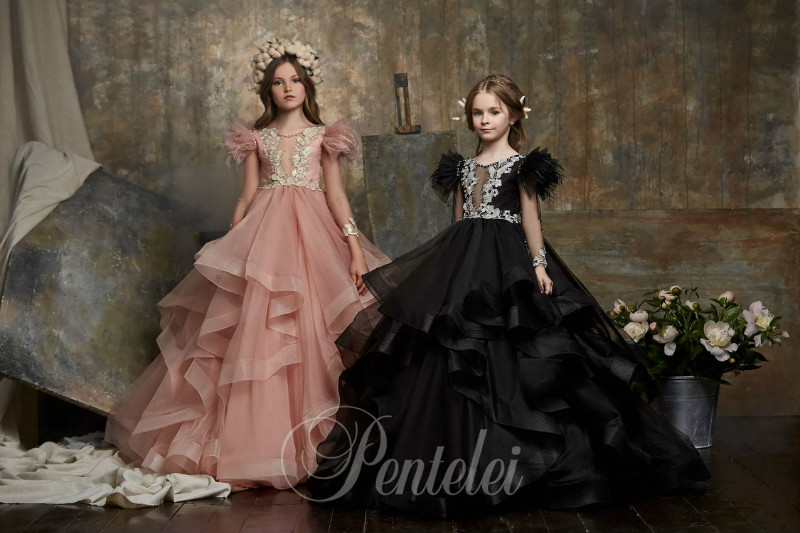 Lovely A Line Flower Girl Dresses Jewel Short Sleeve Lace Applique Feather Sequins Tiered Pageant Dress Floor Length Girl's Birthday Part