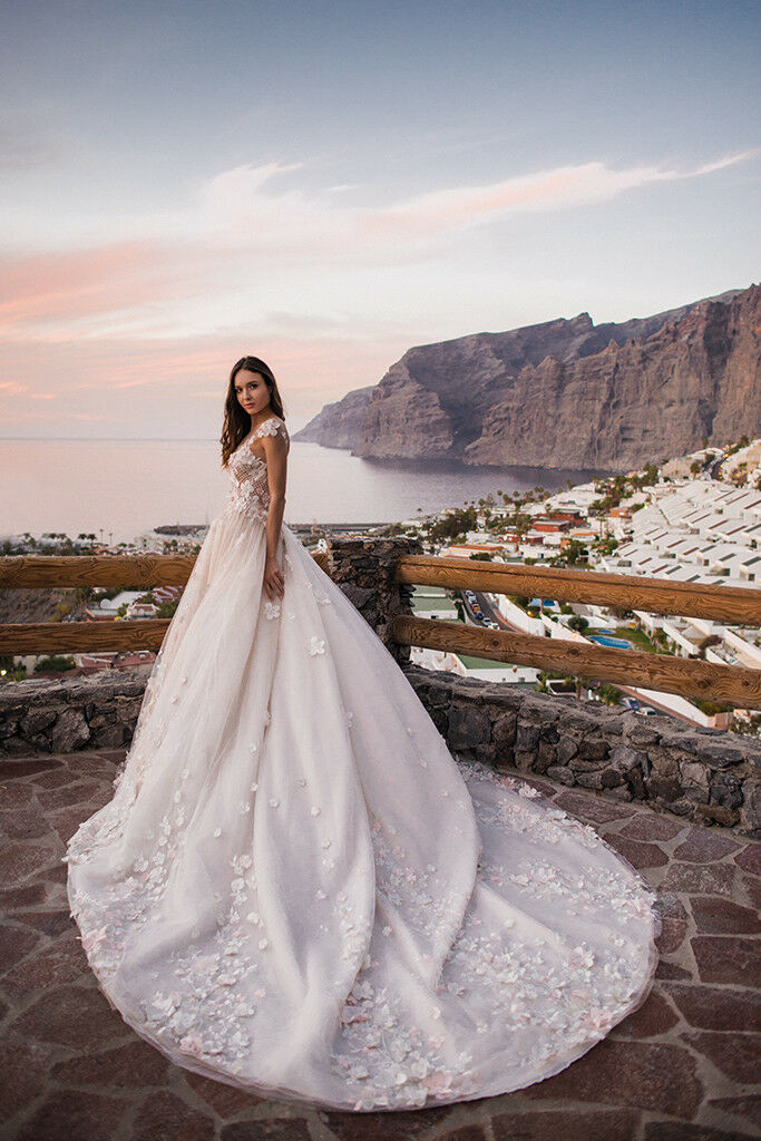 Beach A Line Wedding Dresses Sheer Neck 3D Floral Lace Appliques Sleeveless Bridal Gowns Plus Size Hand Made Flower Wedding Dress