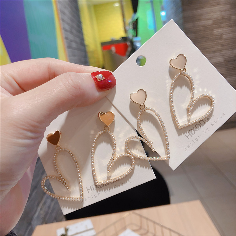 Korea Style Simple Cute Girl Silver Pin Imitation Pearl Crooked Heart Sweet Drop Earrings for Women Fashion Jewelry Accessories
Korea Style Simple Cute Girl Silver Pin Imitation Pearl Crooked Heart Sweet Drop Earrings for Women Fashion Jewelry Accessories