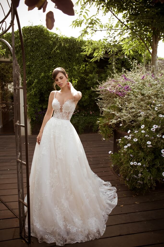 New Beach Wedding Dresses Sexy Spaghetti A Line Lace Appliques Bidal Gowns Illusion Backless Sweep Train Wedding Dress vestidos de novia