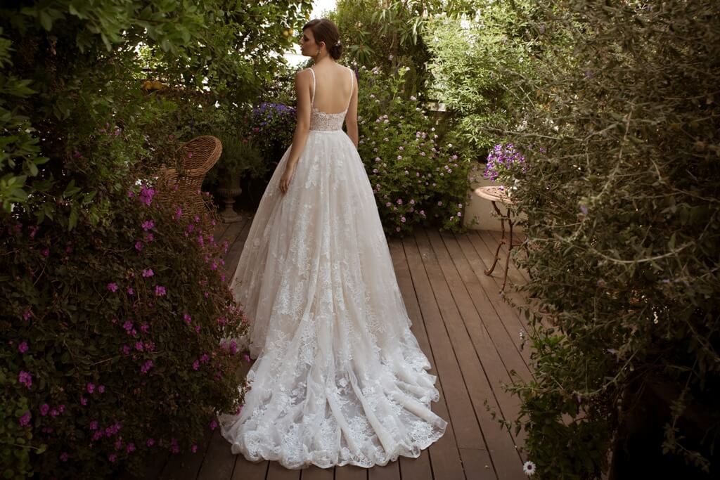 New Beach Wedding Dresses Sexy Spaghetti A Line Lace Appliques Bidal Gowns Illusion Backless Sweep Train Wedding Dress vestidos de novia